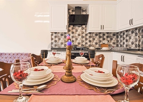 شقة فاخرة - 2 غرفة وصالة مع الاثاث - ضمن مجمع ممتاز - في اوبا / الانيا 