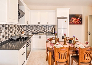 شقة فاخرة - 2 غرفة وصالة مع الاثاث - ضمن مجمع ممتاز - في اوبا / الانيا 