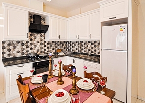 شقة فاخرة - 2 غرفة وصالة مع الاثاث - ضمن مجمع ممتاز - في اوبا / الانيا 