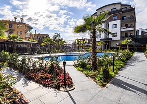 شقة فاخرة - 2 غرفة وصالة مع الاثاث - ضمن مجمع ممتاز - في اوبا / الانيا 