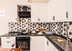 شقة فاخرة - 2 غرفة وصالة مع الاثاث - ضمن مجمع ممتاز - في اوبا / الانيا 