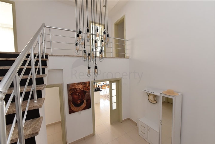 اطلالة بحر - دوبلكس 4 غرف وصالة - مفروشة - ضمن مجمع قريب من البحر -في كارجي جاك /الانيا 