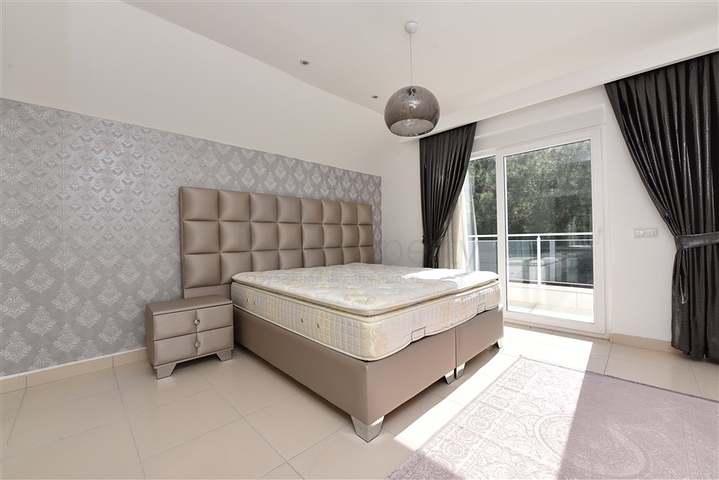 اطلالة بحر - دوبلكس 4 غرف وصالة - مفروشة - ضمن مجمع قريب من البحر -في كارجي جاك /الانيا 