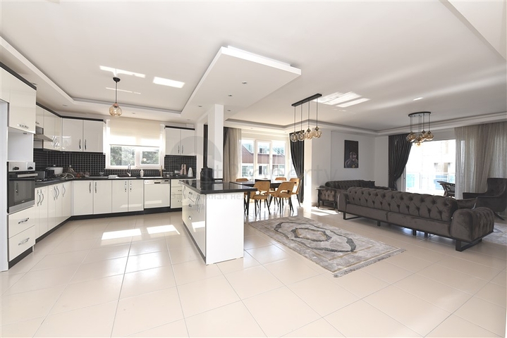 اطلالة بحر - دوبلكس 4 غرف وصالة - مفروشة - ضمن مجمع قريب من البحر -في كارجي جاك /الانيا 