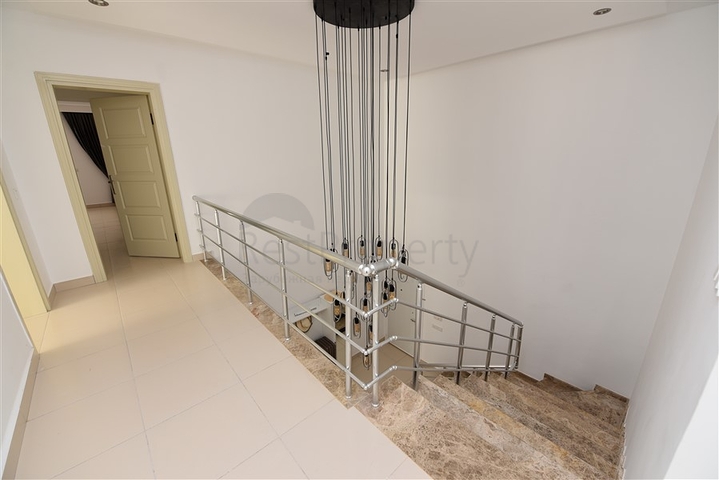 اطلالة بحر - دوبلكس 4 غرف وصالة - مفروشة - ضمن مجمع قريب من البحر -في كارجي جاك /الانيا 