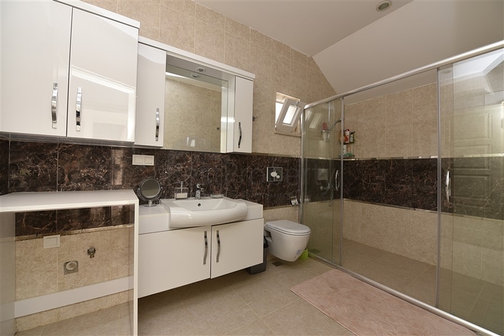 اطلالة بحر - دوبلكس 4 غرف وصالة - مفروشة - ضمن مجمع قريب من البحر -في كارجي جاك /الانيا 