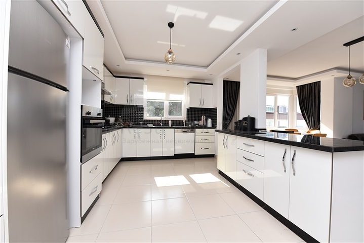 اطلالة بحر - دوبلكس 4 غرف وصالة - مفروشة - ضمن مجمع قريب من البحر -في كارجي جاك /الانيا 