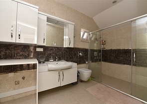 اطلالة بحر - دوبلكس 4 غرف وصالة - مفروشة - ضمن مجمع قريب من البحر -في كارجي جاك /الانيا 