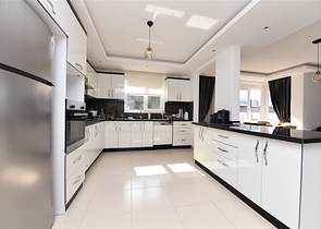 اطلالة بحر - دوبلكس 4 غرف وصالة - مفروشة - ضمن مجمع قريب من البحر -في كارجي جاك /الانيا 