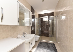 اطلالة بحر - دوبلكس 4 غرف وصالة - مفروشة - ضمن مجمع قريب من البحر -في كارجي جاك /الانيا 