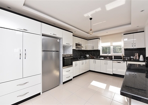 اطلالة بحر - دوبلكس 4 غرف وصالة - مفروشة - ضمن مجمع قريب من البحر -في كارجي جاك /الانيا 