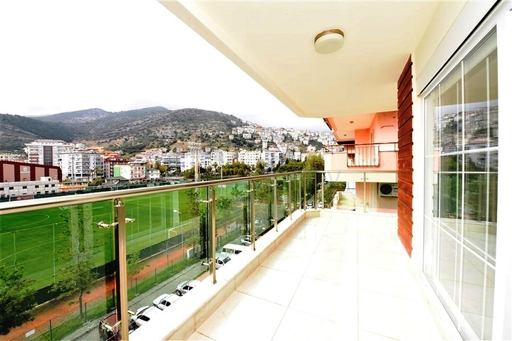 اطلالة مفتوحة - دوبلكس 3 غرف وصالة - في مركز الانيا 