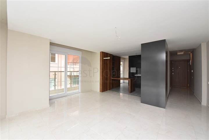 اطلالة مفتوحة - دوبلكس 3 غرف وصالة - في مركز الانيا 