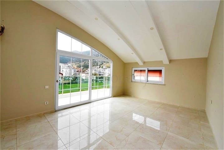 اطلالة مفتوحة - دوبلكس 3 غرف وصالة - في مركز الانيا 