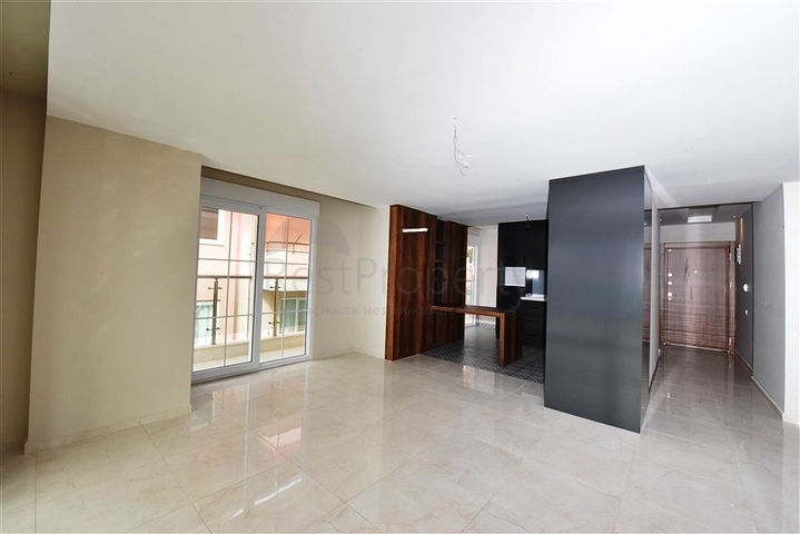 اطلالة مفتوحة - دوبلكس 3 غرف وصالة - في مركز الانيا 