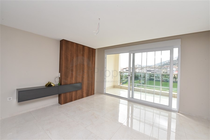 اطلالة مفتوحة - دوبلكس 3 غرف وصالة - في مركز الانيا 