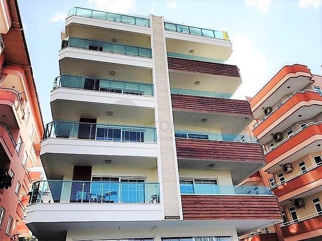 اطلالة مفتوحة - دوبلكس 3 غرف وصالة - في مركز الانيا 