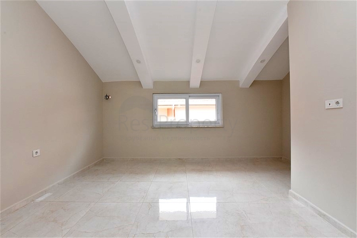 اطلالة مفتوحة - دوبلكس 3 غرف وصالة - في مركز الانيا 