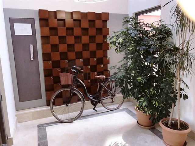 اطلالة مفتوحة - دوبلكس 3 غرف وصالة - في مركز الانيا 