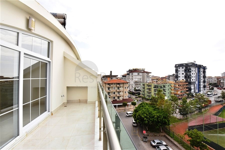 اطلالة مفتوحة - دوبلكس 3 غرف وصالة - في مركز الانيا 