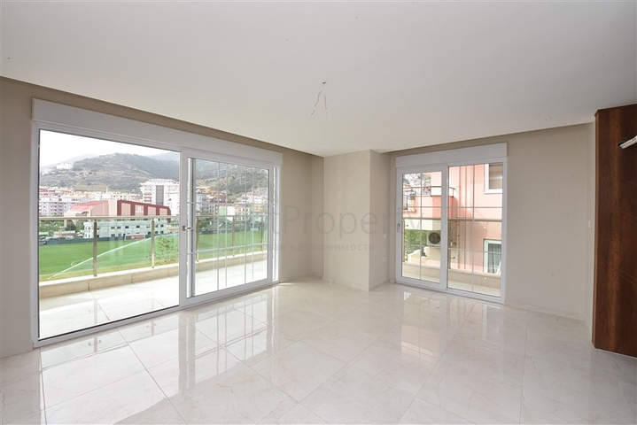 اطلالة مفتوحة - دوبلكس 3 غرف وصالة - في مركز الانيا 