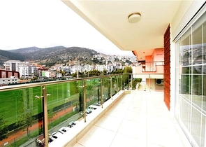 اطلالة مفتوحة - دوبلكس 3 غرف وصالة - في مركز الانيا 