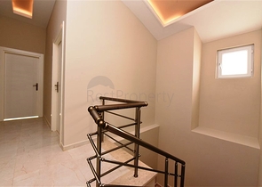 اطلالة مفتوحة - دوبلكس 3 غرف وصالة - في مركز الانيا 