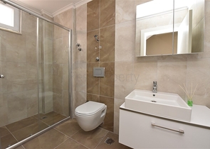 اطلالة مفتوحة - دوبلكس 3 غرف وصالة - في مركز الانيا 