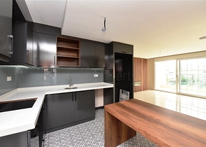 اطلالة مفتوحة - دوبلكس 3 غرف وصالة - في مركز الانيا 