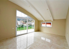 اطلالة مفتوحة - دوبلكس 3 غرف وصالة - في مركز الانيا 