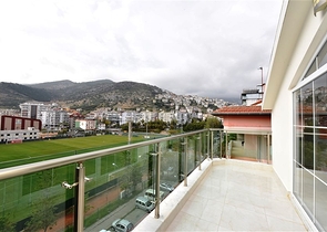 اطلالة مفتوحة - دوبلكس 3 غرف وصالة - في مركز الانيا 