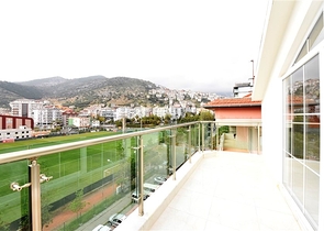 اطلالة مفتوحة - دوبلكس 3 غرف وصالة - في مركز الانيا 