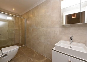 اطلالة مفتوحة - دوبلكس 3 غرف وصالة - في مركز الانيا 