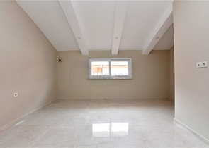 اطلالة مفتوحة - دوبلكس 3 غرف وصالة - في مركز الانيا 