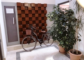 اطلالة مفتوحة - دوبلكس 3 غرف وصالة - في مركز الانيا 