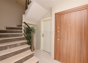 اطلالة مفتوحة - دوبلكس 3 غرف وصالة - في مركز الانيا 