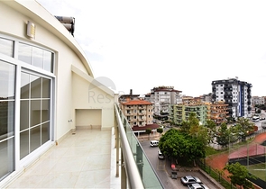 اطلالة مفتوحة - دوبلكس 3 غرف وصالة - في مركز الانيا 