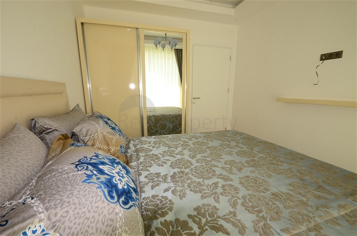 ضمن مجمع يضم كافة الخدمات - في منطقة مركزية - شقة غرفة وصالة - توسمور / الانيا 