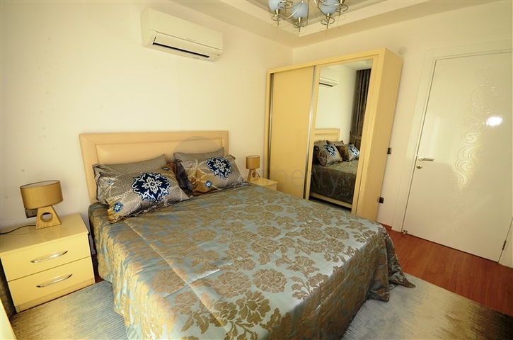 ضمن مجمع يضم كافة الخدمات - في منطقة مركزية - شقة غرفة وصالة - توسمور / الانيا 