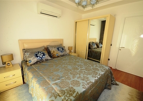 ضمن مجمع يضم كافة الخدمات - في منطقة مركزية - شقة غرفة وصالة - توسمور / الانيا 