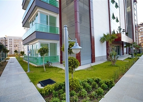 ضمن مجمع يضم كافة الخدمات - في منطقة مركزية - شقة غرفة وصالة - توسمور / الانيا 