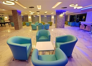 ضمن مجمع يضم كافة الخدمات - في منطقة مركزية - شقة غرفة وصالة - توسمور / الانيا 