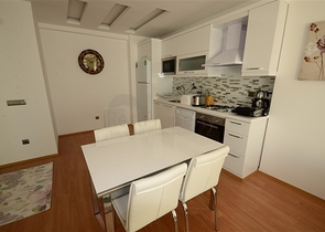 ضمن مجمع يضم كافة الخدمات - في منطقة مركزية - شقة غرفة وصالة - توسمور / الانيا 