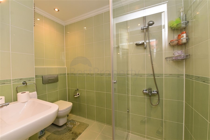 فيلا ضخمة - 7غرف نوم - مساحة 600 م - في كارجي جاك / الانيا 