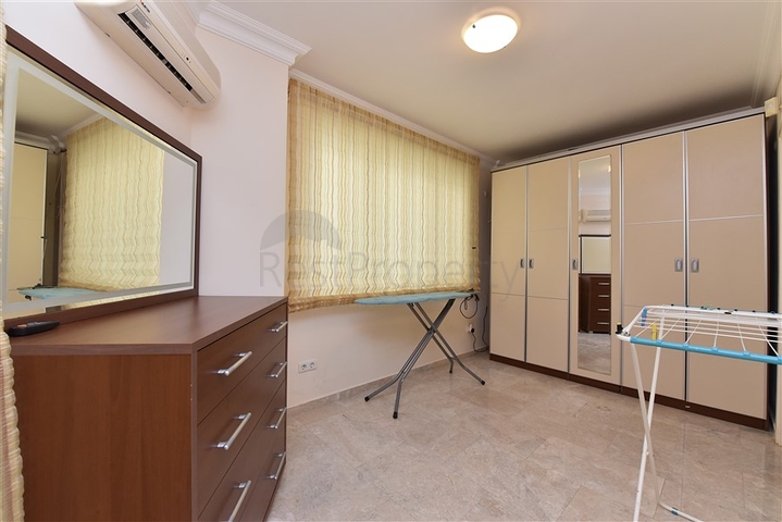 فيلا ضخمة - 7غرف نوم - مساحة 600 م - في كارجي جاك / الانيا 