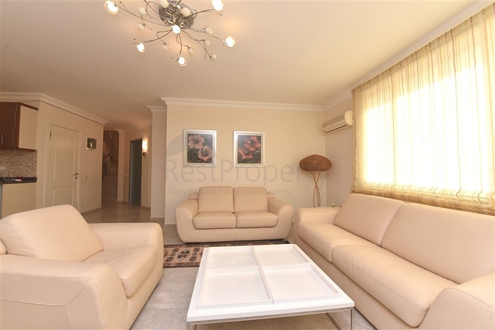 فيلا ضخمة - 7غرف نوم - مساحة 600 م - في كارجي جاك / الانيا 