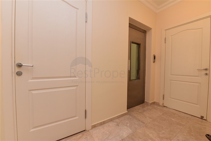 فيلا ضخمة - 7غرف نوم - مساحة 600 م - في كارجي جاك / الانيا 