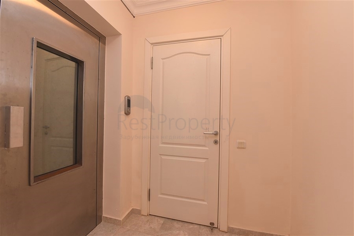 فيلا ضخمة - 7غرف نوم - مساحة 600 م - في كارجي جاك / الانيا 