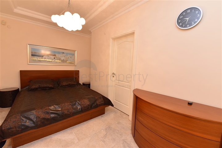 فيلا ضخمة - 7غرف نوم - مساحة 600 م - في كارجي جاك / الانيا 