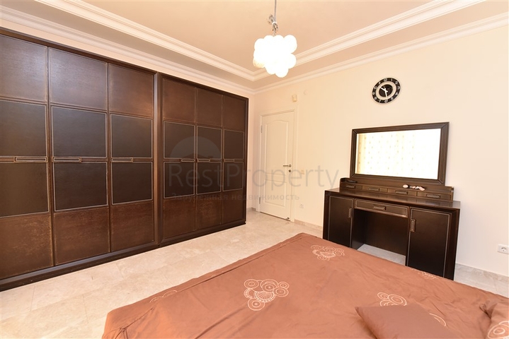 فيلا ضخمة - 7غرف نوم - مساحة 600 م - في كارجي جاك / الانيا 